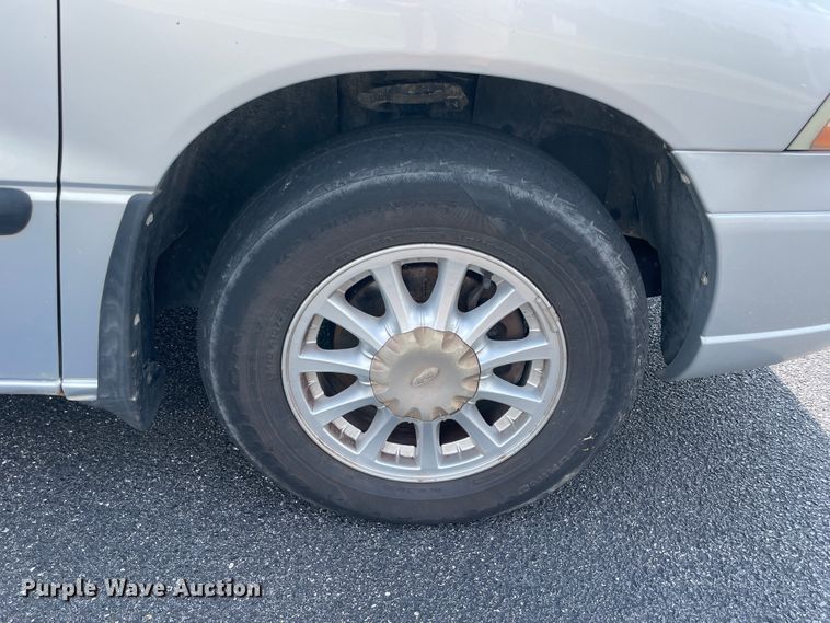 image for item JQ9521 2002 Ford Windstar  van