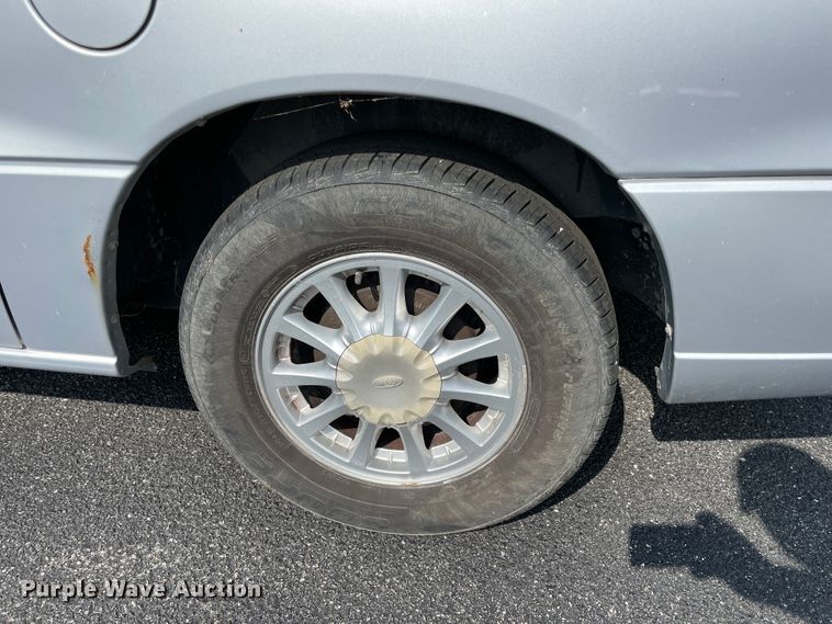 image for item JQ9521 2002 Ford Windstar  van