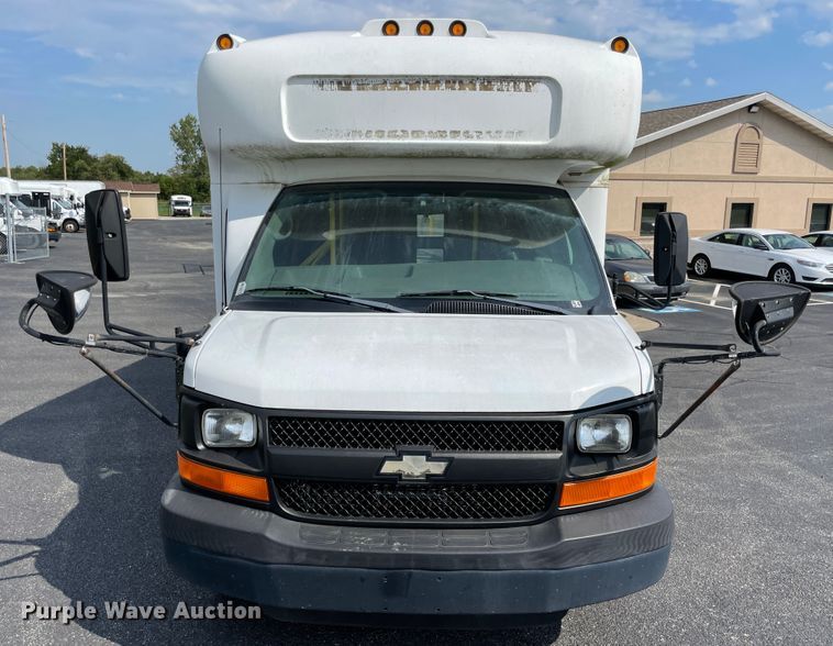 image for item JQ9522 2007 Chevrolet Express G3500  shuttle bus
