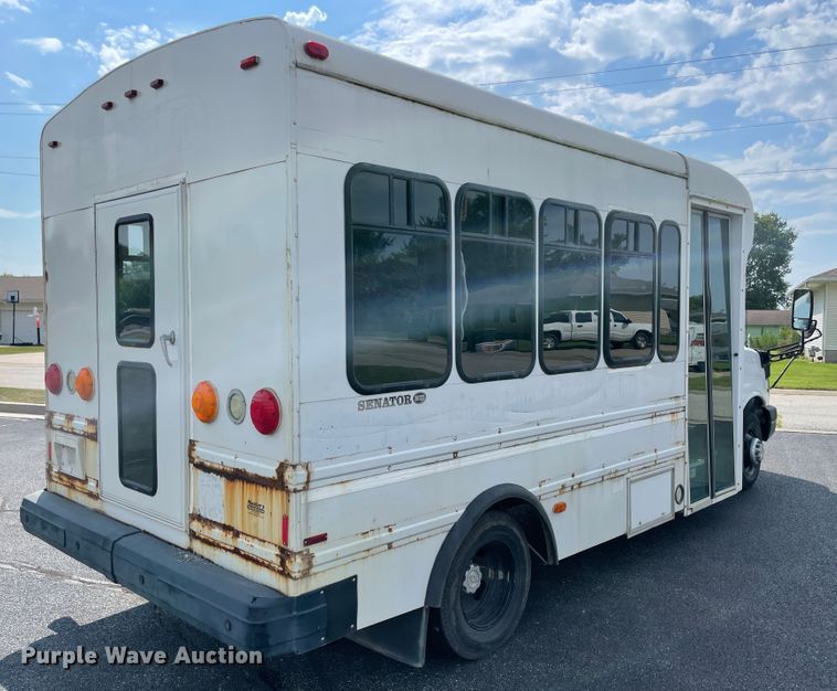 image for item JQ9522 2007 Chevrolet Express G3500  shuttle bus