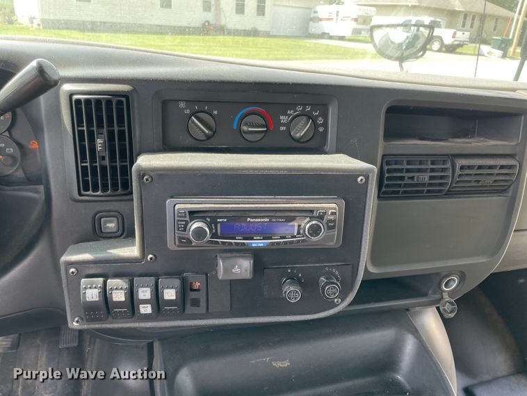 image for item JQ9522 2007 Chevrolet Express G3500  shuttle bus