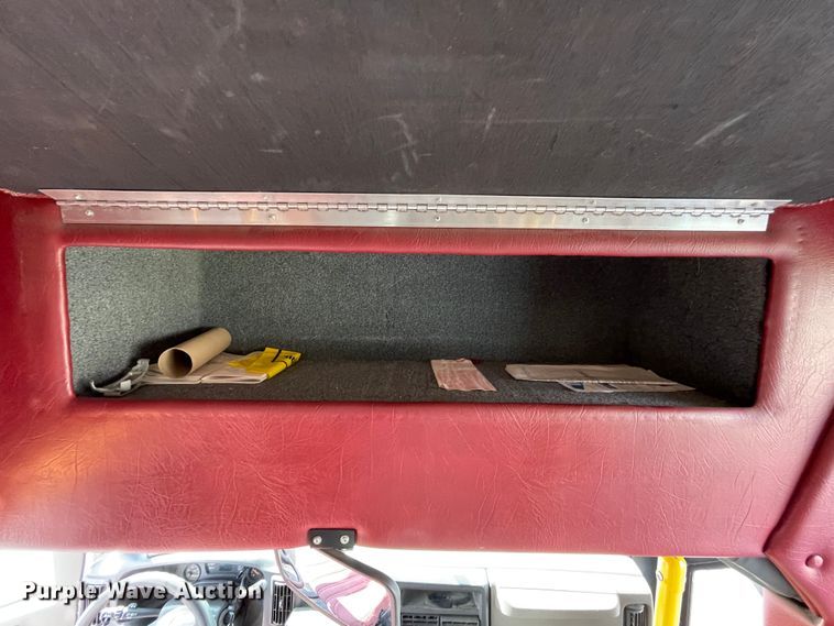 image for item JQ9522 2007 Chevrolet Express G3500  shuttle bus