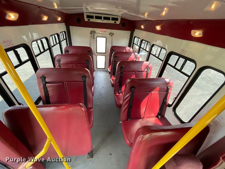 image for item JQ9522 2007 Chevrolet Express G3500  shuttle bus