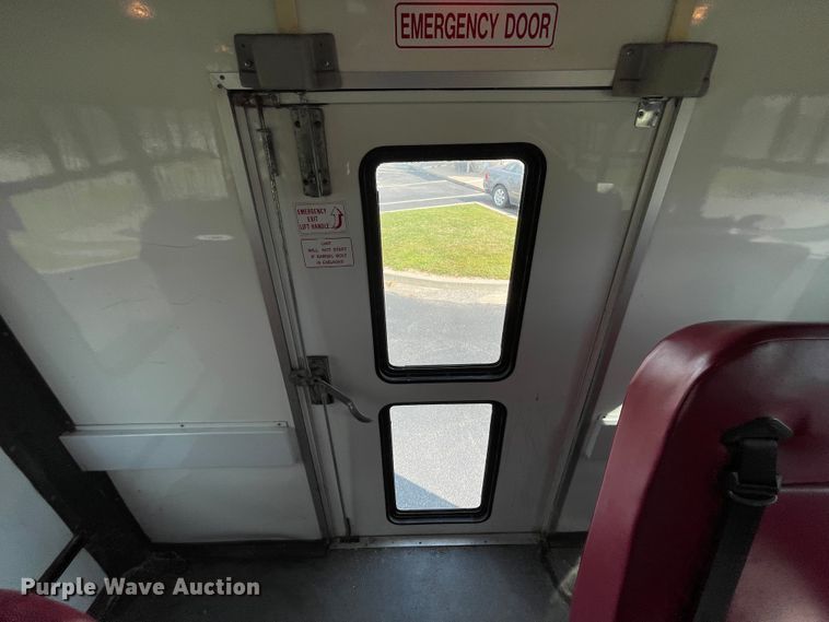 image for item JQ9522 2007 Chevrolet Express G3500  shuttle bus