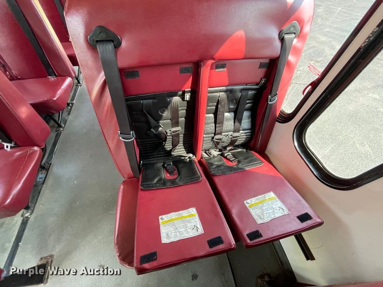 image for item JQ9522 2007 Chevrolet Express G3500  shuttle bus