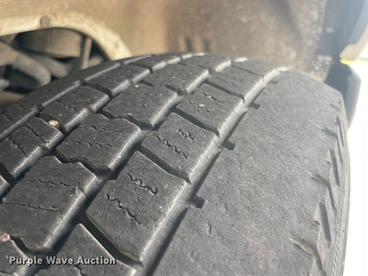 image for item JQ9522 2007 Chevrolet Express G3500  shuttle bus