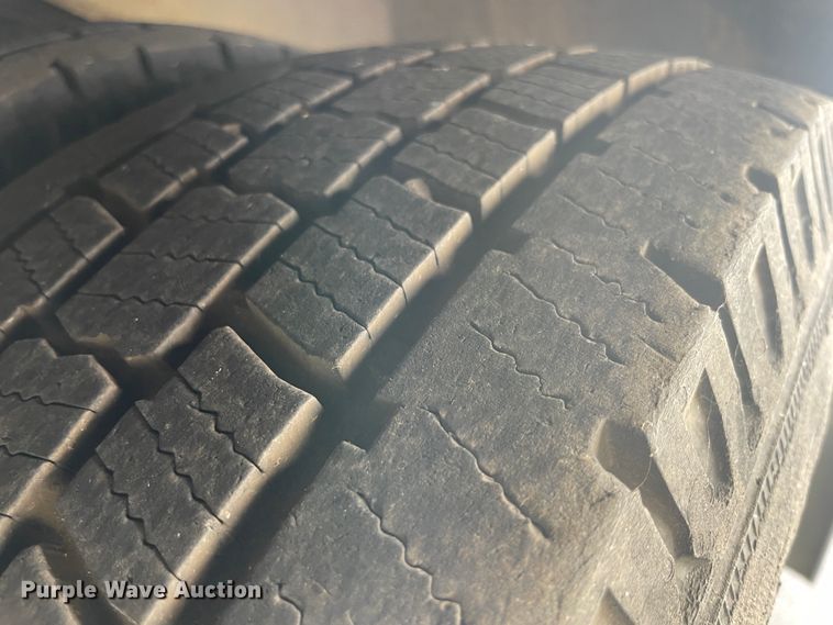 image for item JQ9522 2007 Chevrolet Express G3500  shuttle bus