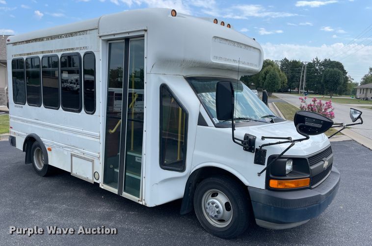 image for item JQ9523 2007 Chevrolet Express G3500  shuttle bus