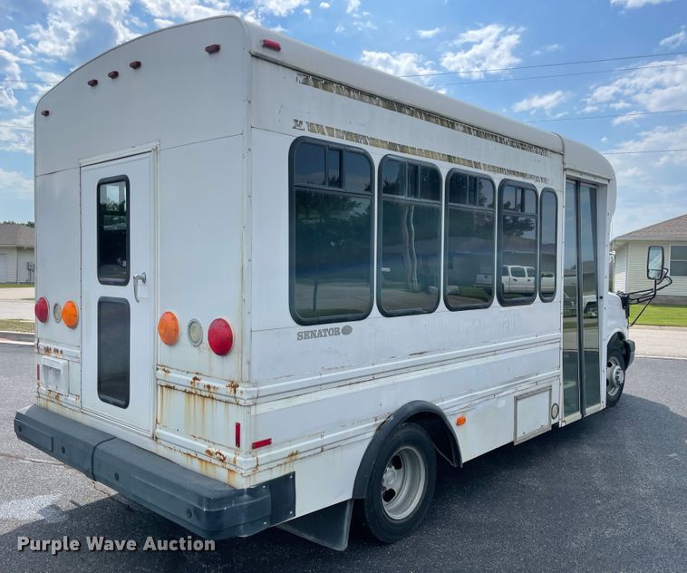 image for item JQ9523 2007 Chevrolet Express G3500  shuttle bus