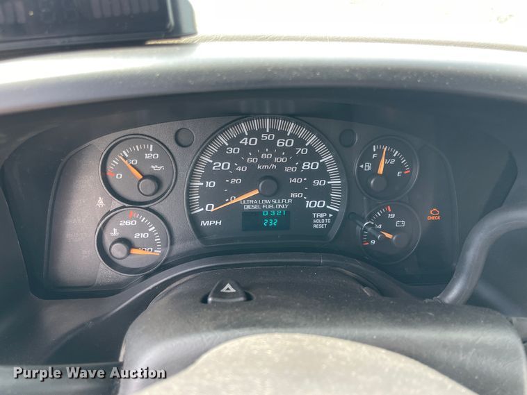 image for item JQ9523 2007 Chevrolet Express G3500  shuttle bus