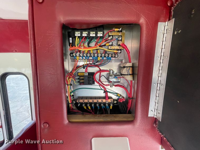 image for item JQ9523 2007 Chevrolet Express G3500  shuttle bus