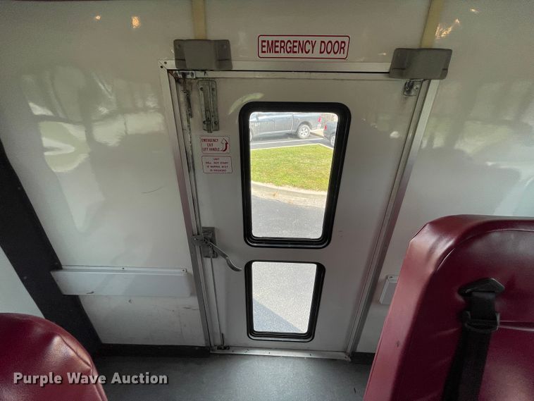 image for item JQ9523 2007 Chevrolet Express G3500  shuttle bus