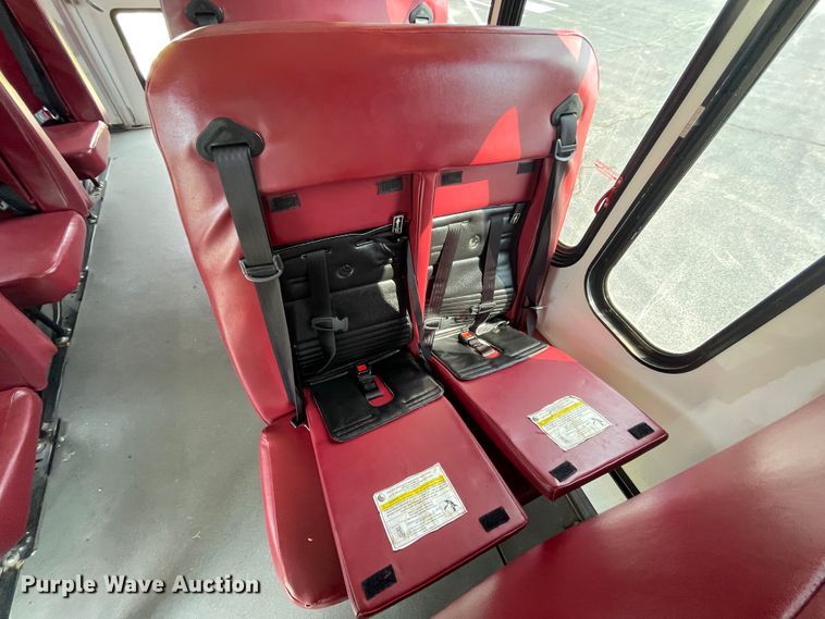 image for item JQ9523 2007 Chevrolet Express G3500  shuttle bus