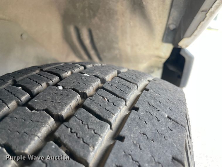 image for item JQ9523 2007 Chevrolet Express G3500  shuttle bus