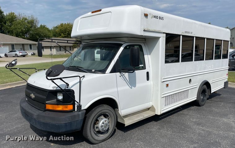 image for item JQ9524 2009 Chevrolet Express 3500  shuttle bus
