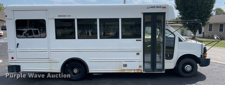 image for item JQ9524 2009 Chevrolet Express 3500  shuttle bus