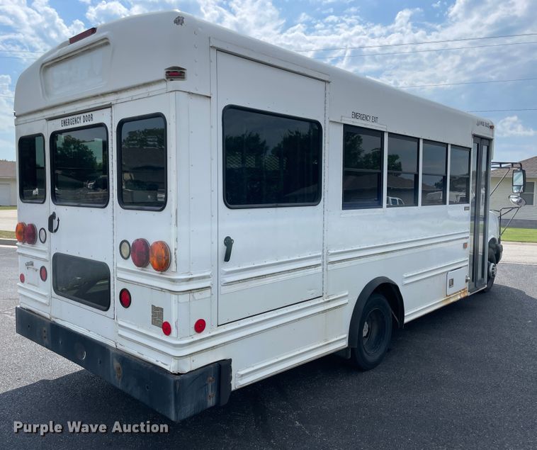 image for item JQ9524 2009 Chevrolet Express 3500  shuttle bus
