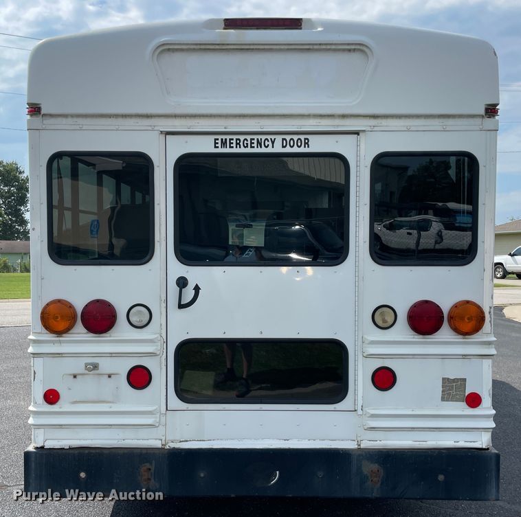 image for item JQ9524 2009 Chevrolet Express 3500  shuttle bus