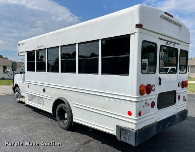 image for item JQ9524 2009 Chevrolet Express 3500  shuttle bus