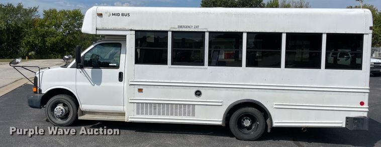 image for item JQ9524 2009 Chevrolet Express 3500  shuttle bus