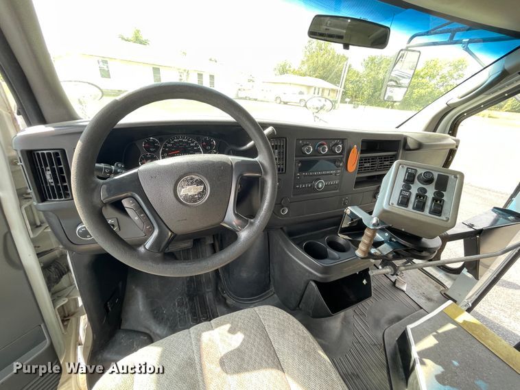 image for item JQ9524 2009 Chevrolet Express 3500  shuttle bus