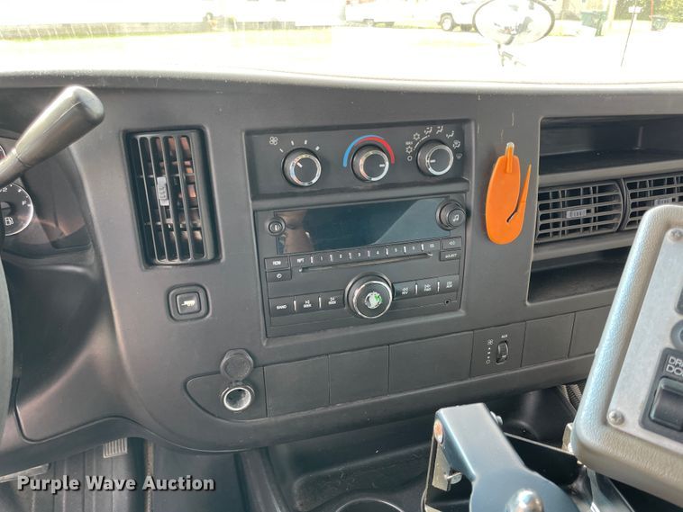 image for item JQ9524 2009 Chevrolet Express 3500  shuttle bus