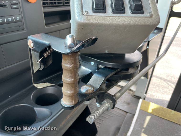 image for item JQ9524 2009 Chevrolet Express 3500  shuttle bus