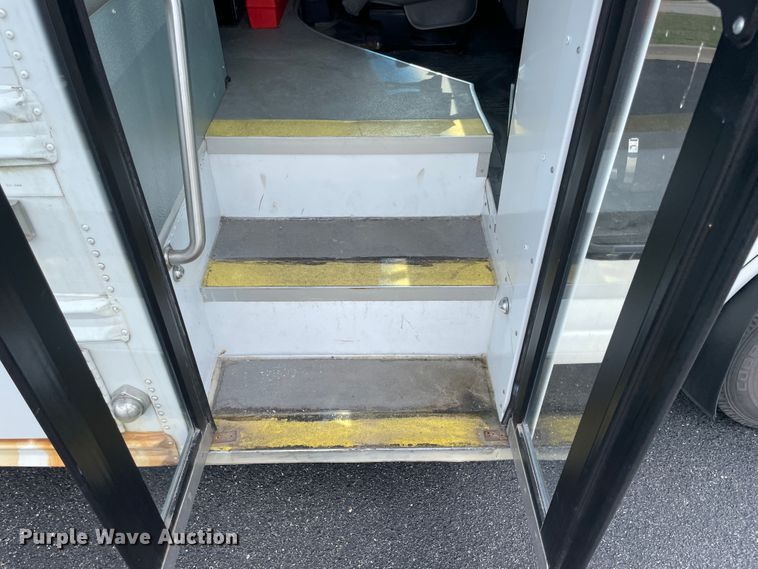 image for item JQ9524 2009 Chevrolet Express 3500  shuttle bus