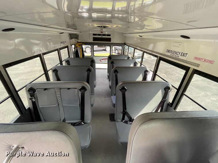 image for item JQ9524 2009 Chevrolet Express 3500  shuttle bus