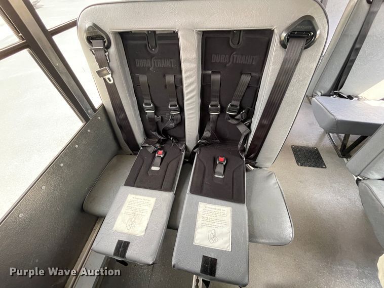 image for item JQ9524 2009 Chevrolet Express 3500  shuttle bus