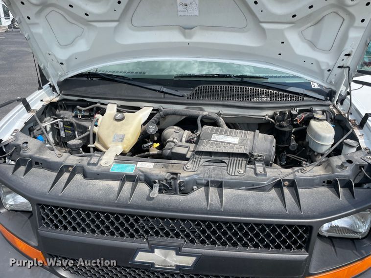 image for item JQ9524 2009 Chevrolet Express 3500  shuttle bus