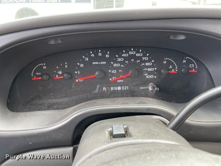 image for item JQ9526 2005 Ford Econoline E450  shuttle bus