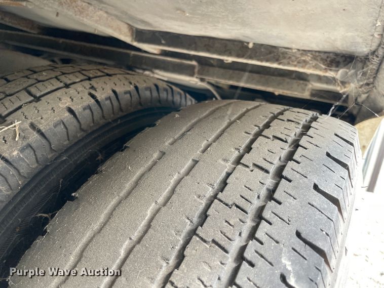 image for item JQ9526 2005 Ford Econoline E450  shuttle bus