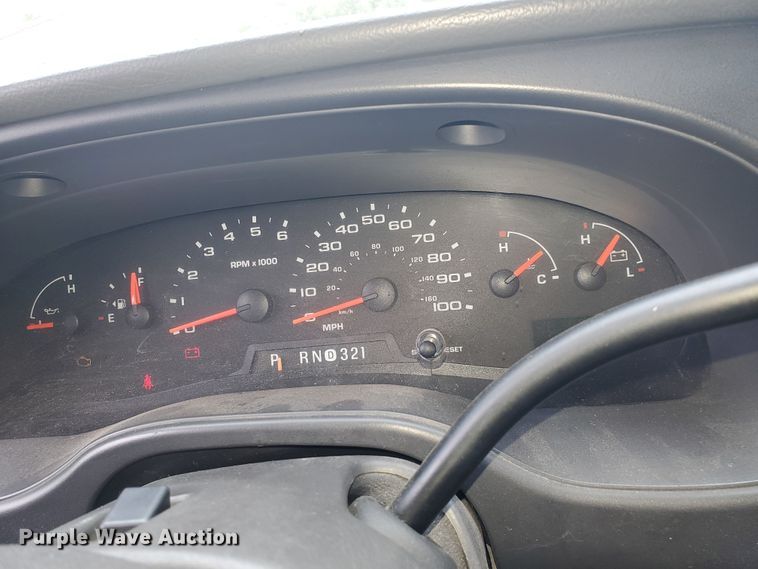 image for item JQ9526 2005 Ford Econoline E450  shuttle bus