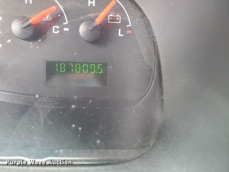 image for item JQ9526 2005 Ford Econoline E450  shuttle bus