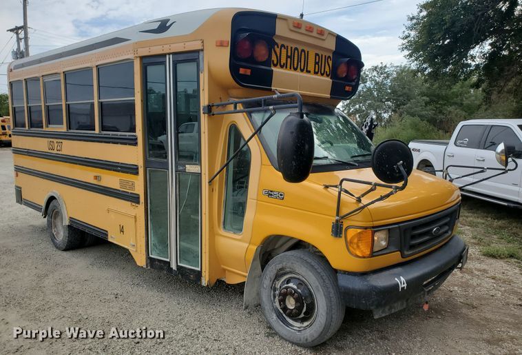 image for item KC9576 2005 Ford E450 Bluebird  school bus