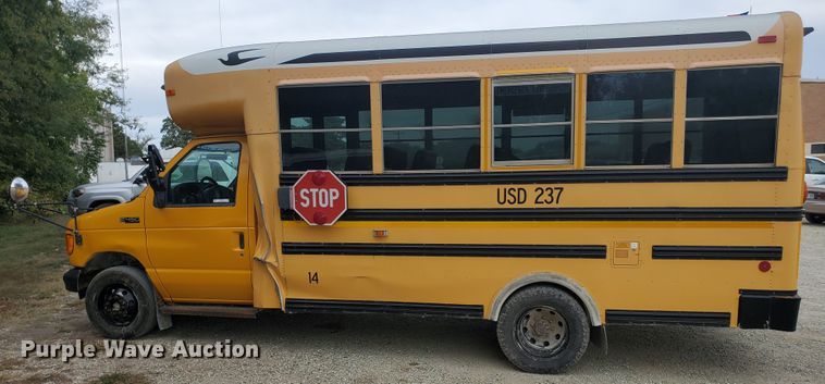 image for item KC9576 2005 Ford E450 Bluebird  school bus
