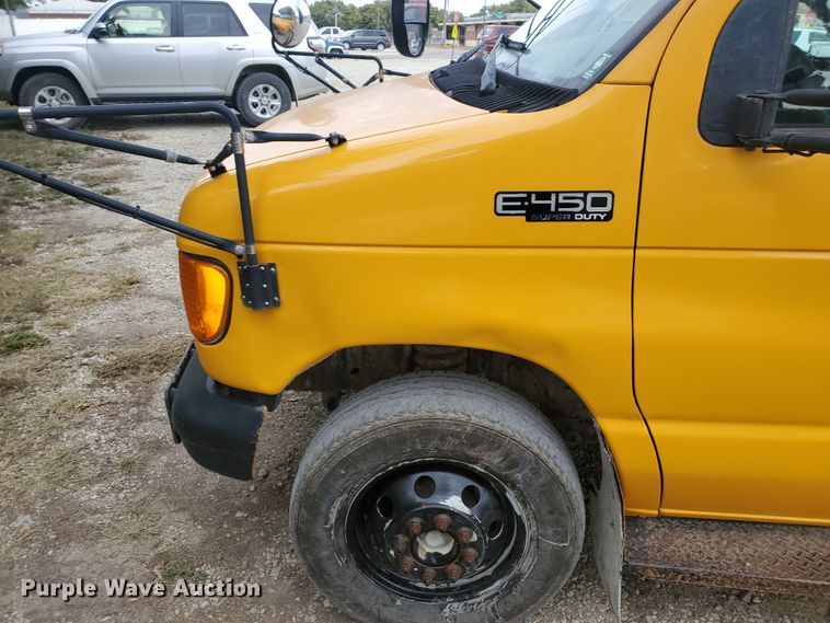 image for item KC9576 2005 Ford E450 Bluebird  school bus