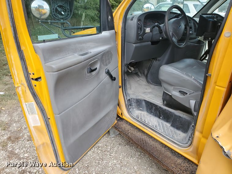 image for item KC9576 2005 Ford E450 Bluebird  school bus