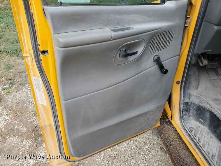 image for item KC9576 2005 Ford E450 Bluebird  school bus