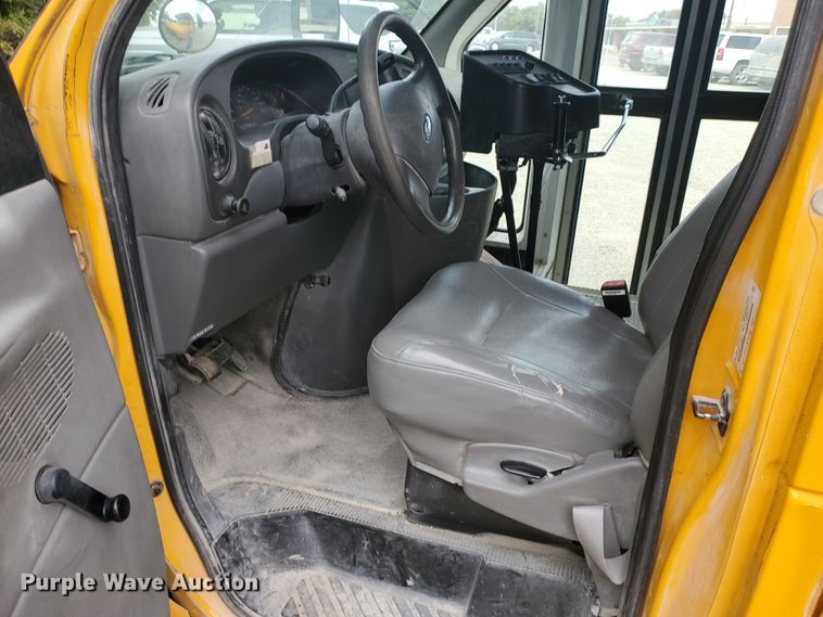 image for item KC9576 2005 Ford E450 Bluebird  school bus