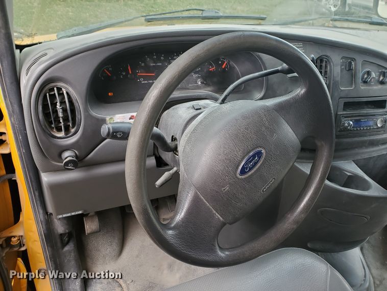 image for item KC9576 2005 Ford E450 Bluebird  school bus