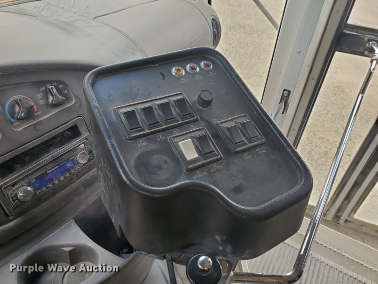 image for item KC9576 2005 Ford E450 Bluebird  school bus