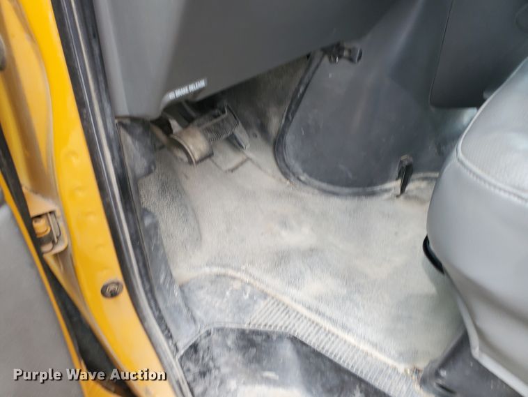 image for item KC9576 2005 Ford E450 Bluebird  school bus