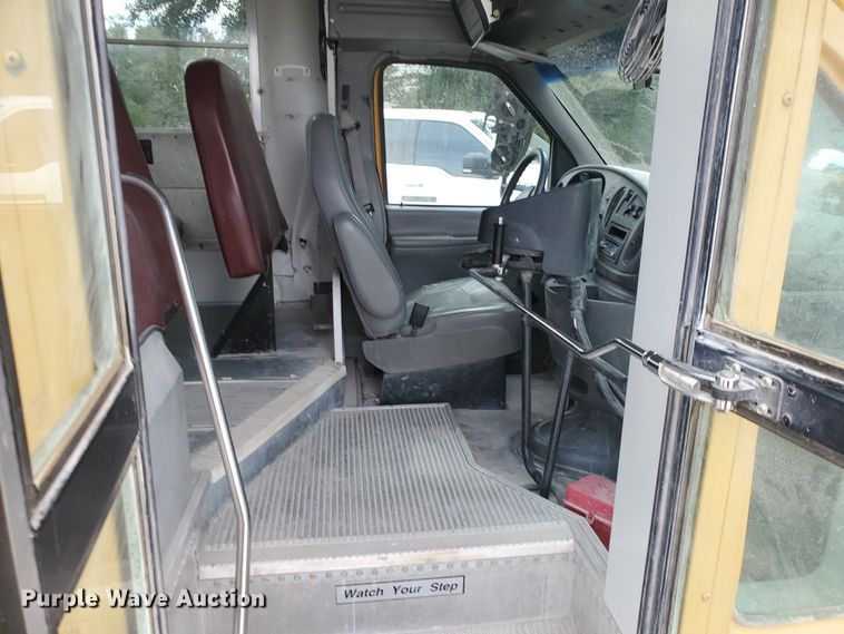 image for item KC9576 2005 Ford E450 Bluebird  school bus