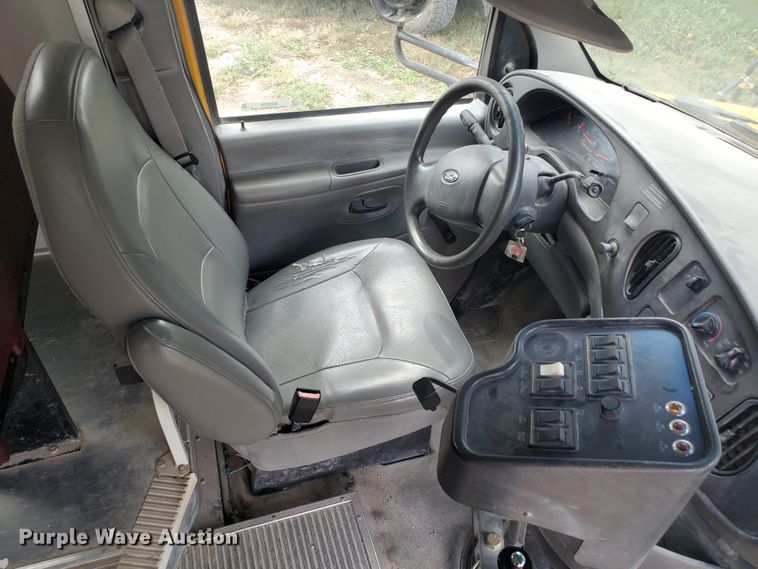 image for item KC9576 2005 Ford E450 Bluebird  school bus