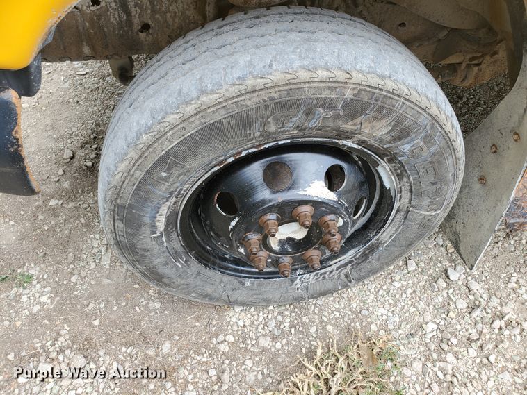 image for item KC9576 2005 Ford E450 Bluebird  school bus