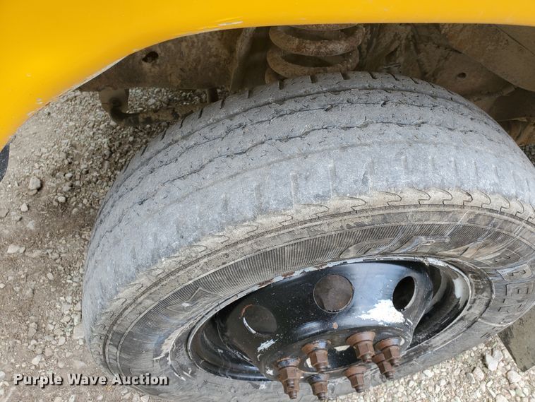 image for item KC9576 2005 Ford E450 Bluebird  school bus