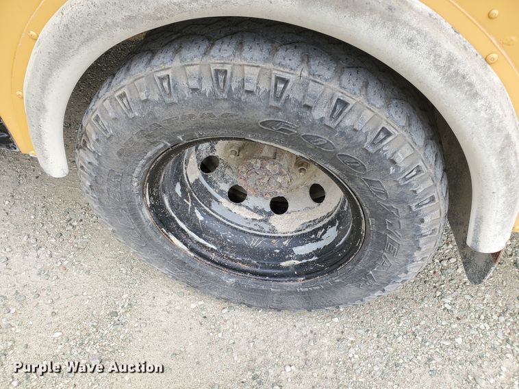 image for item KC9576 2005 Ford E450 Bluebird  school bus