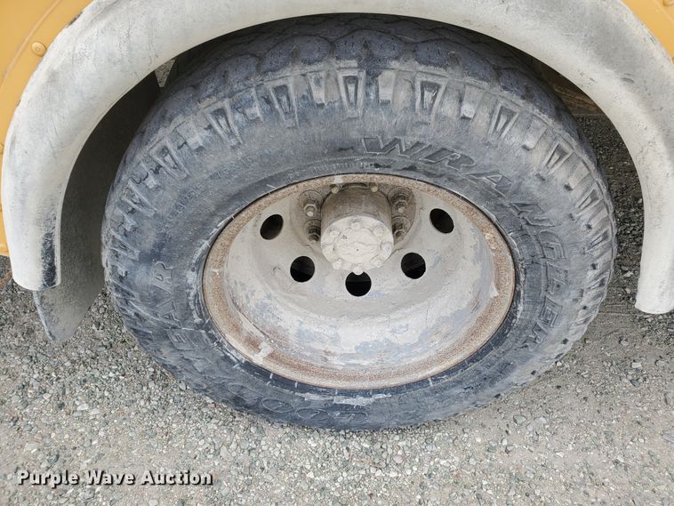 image for item KC9576 2005 Ford E450 Bluebird  school bus